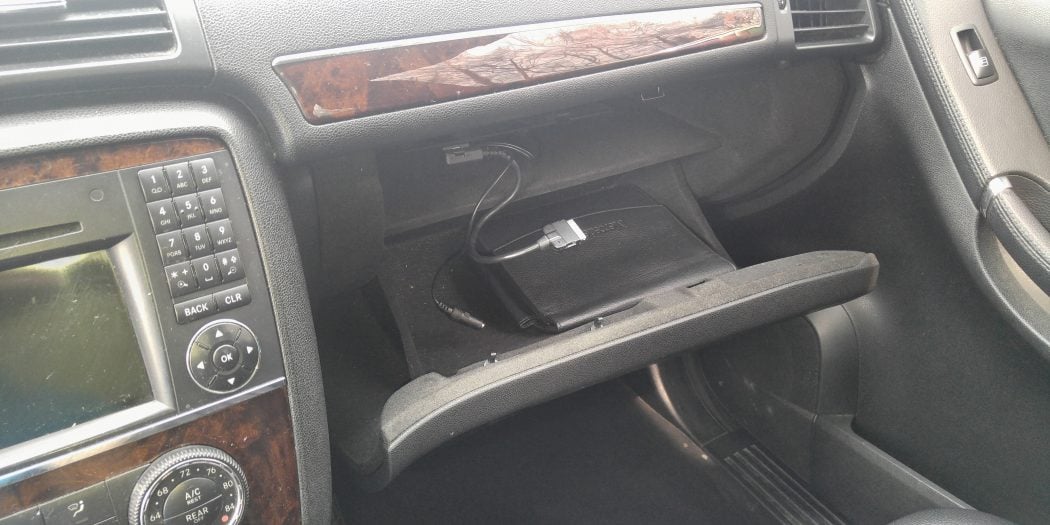 How to play music from iPhone Android in a Mercedes car MB Medic