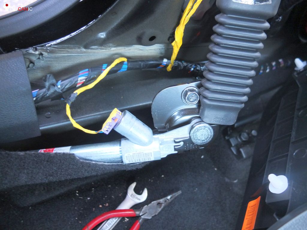 Mercedes Seat Belt Locked after Accident, Fix MB Medic